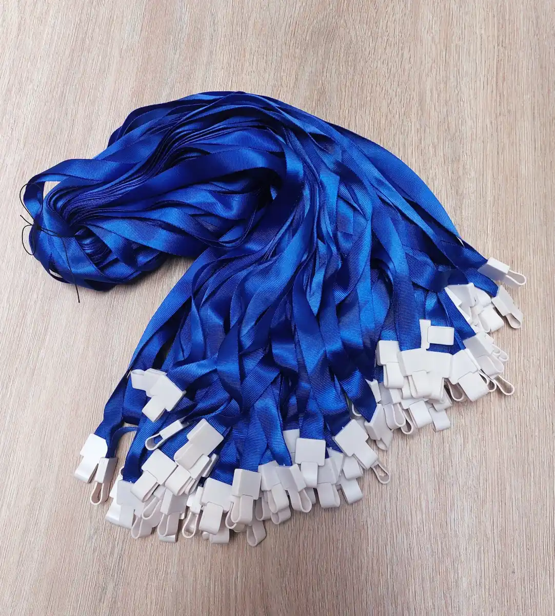 Cintas portacredenciales azules con clip, stock por mayor